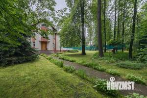 Коттедж 560м², 3-этажный, участок 30 сот.  