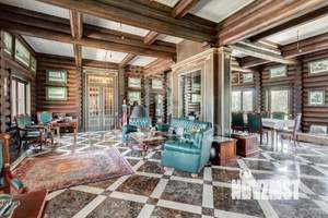 Дом 560м&sup2;, 2-этажный, участок 130 сот.  