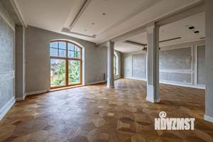 Дом 1000м², 2-этажный, участок 19 сот.  