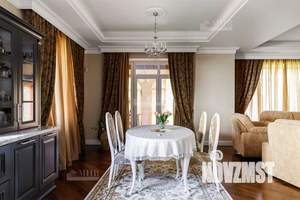 Дом 243м², 2-этажный, участок 10 сот.  