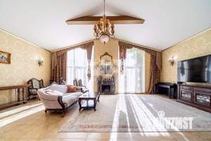 Дом 300м², 3-этажный, участок 10 сот.  