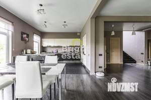 Дом 270м², 2-этажный, участок 12 сот.  
