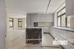 Дом 1550м², 4-этажный, участок 16 сот.  
