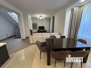 Таунхаус 210м², 2-этажный, участок 2 сот.  