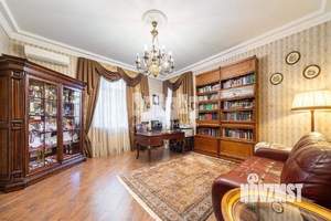 Дом 300м², 3-этажный, участок 10 сот.  