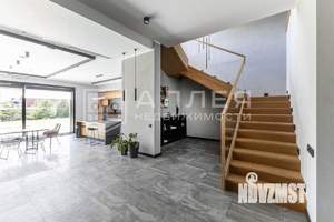 Дом 540м², 2-этажный, участок 25 сот.  