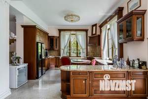 Дом 675м², 2-этажный, участок 18 сот.  