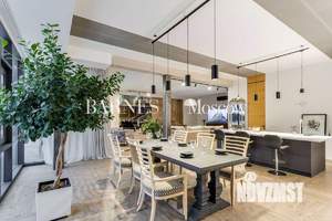 Дом 800м&sup2;, 2-этажный, участок 15 сот.  