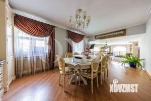 Дом 760м², 3-этажный, участок 30 сот.  