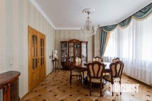 Коттедж 552м², 3-этажный, участок 9 сот.  