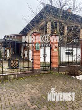 Дом 425м², 3-этажный, участок 12 сот.  