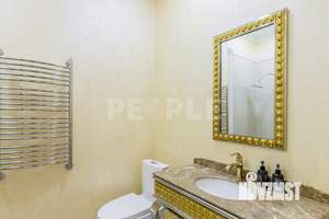 Дом 1600м², 3-этажный, участок 25 сот.  