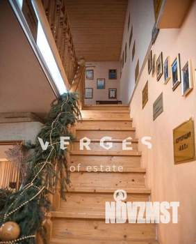 Коттедж 430м², 3-этажный, участок 12 сот.  