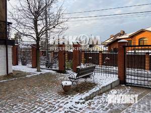 Дом 425м², 3-этажный, участок 12 сот.  