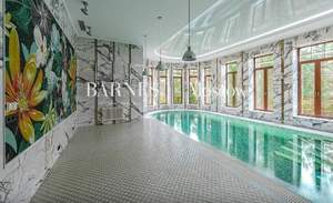 Дом 1400м², 2-этажный, участок 23 сот.  