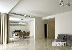 Коттедж 700м², 3-этажный, участок 8 сот.  