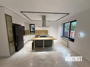 Коттедж 260м², 2-этажный, участок 6 сот.  
