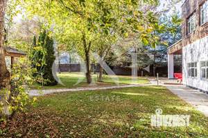 Дом 446м², 3-этажный, участок 25 сот.  