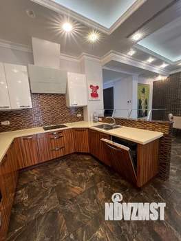 Таунхаус 440м², 3-этажный, участок 5 сот.  