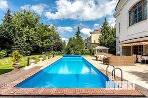 Дом 654м², 3-этажный, участок 19 сот.  