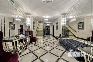 Дом 1500м&sup2;, 3-этажный, участок 13 сот.  