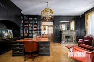 Коттедж 542м², 3-этажный, участок 24 сот.  