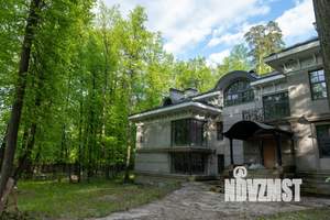 Дом 1500м², 3-этажный, участок 65 сот.  