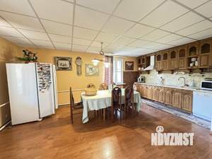 Дом 274м², 3-этажный, участок 16 сот.  