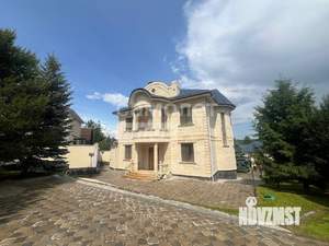 Дом 426м², 3-этажный, участок 15 сот.  