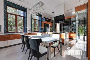 Коттедж 1400м², 3-этажный, участок 23 сот.  