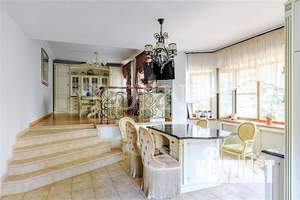 Коттедж 760м², 3-этажный, участок 30 сот.  