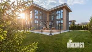 Коттедж 250м&sup2;, 2-этажный, участок 6 сот.  