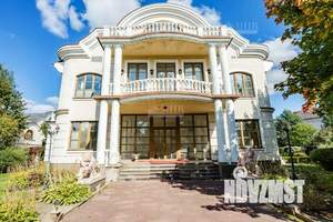 Дом 675м², 2-этажный, участок 18 сот.  