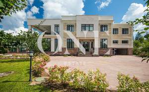 Дом 1660м², 3-этажный, участок 25 сот.  