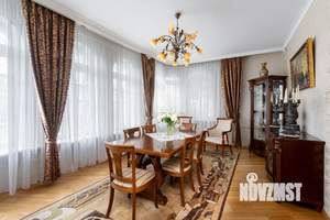 Дом 464м², 3-этажный, участок 21 сот.  