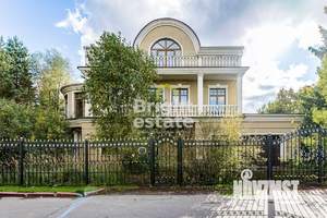 Дом 600м&sup2;, 3-этажный, участок 19 сот.  