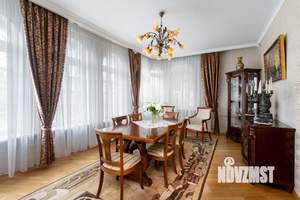 Дом 464м², 3-этажный, участок 18 сот.  