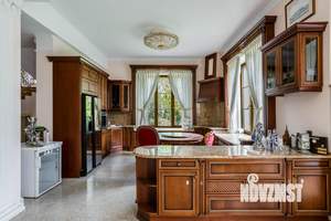 Дом 675м², 2-этажный, участок 18 сот.  