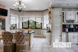 Коттедж 762м², 3-этажный, участок 30 сот.  