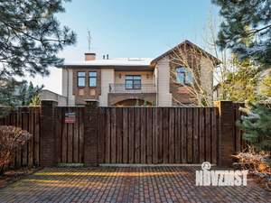 Дом 988м², 2-этажный, участок 30 сот.  