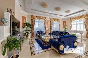 Дом 1650м², 2-этажный, участок 49 сот.  