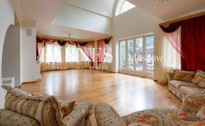 Дом 370м², 2-этажный, участок 15 сот.  