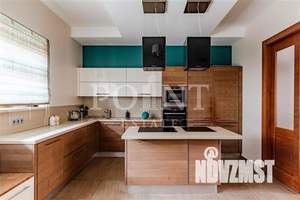 Коттедж 650м², 3-этажный, участок 40 сот.  