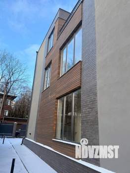 Дом 222м&sup2;, 3-этажный, участок 6 сот.  