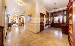 Дом 300м², 3-этажный, участок 10 сот.  