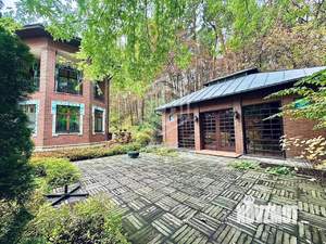 Дом 761м&sup2;, 3-этажный, участок 60 сот.  