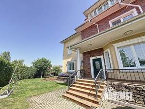Таунхаус 450м², 4-этажный, участок 2 сот.  