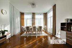Таунхаус 290м², 2-этажный, участок 5 сот.  