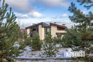 Дом 709м&sup2;, 3-этажный, участок 39 сот.  