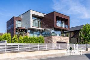 Дом 445м², 2-этажный, участок 15 сот.  